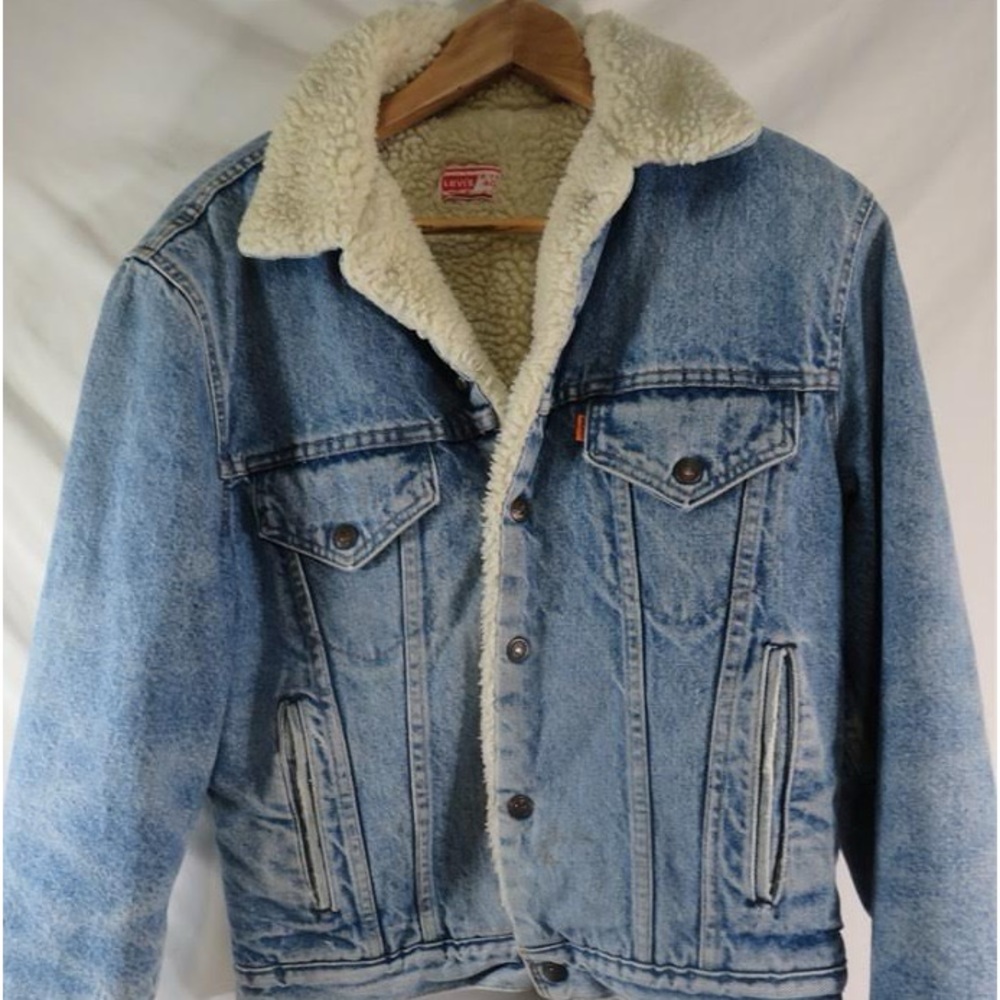 Light wash Vintage Levis Sherpa Denim Jacket